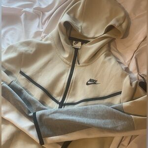 nike tech hoodie gray/cream